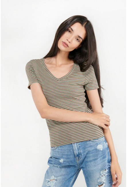 Camiseta básica, manga corta con cuello en V