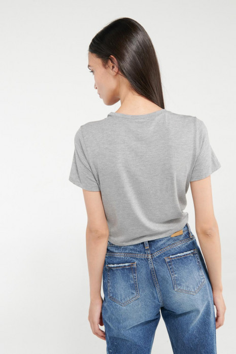 Camiseta unicolor con perlas, chic.
