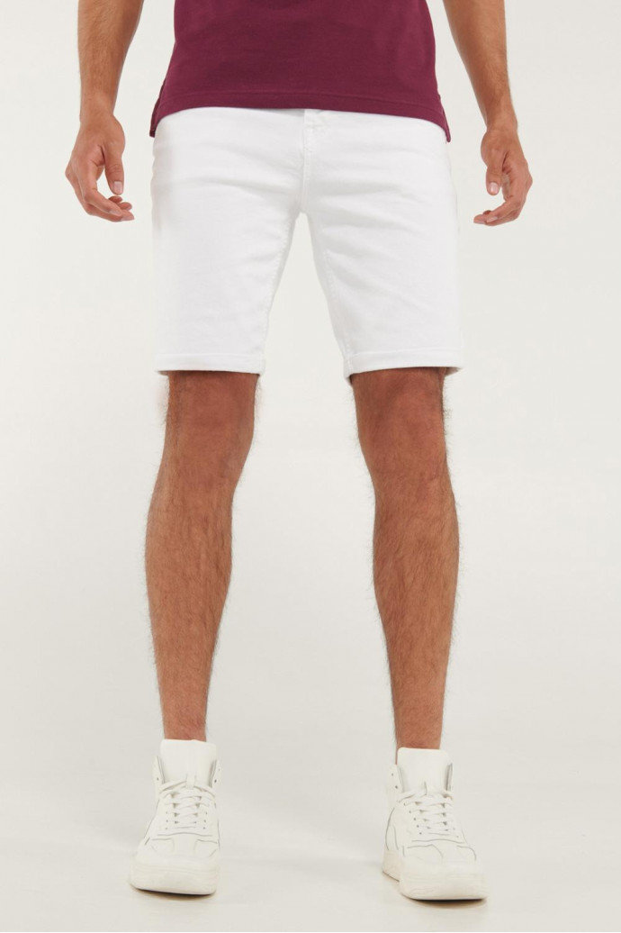 Bermuda de jean tiro bajo blanca