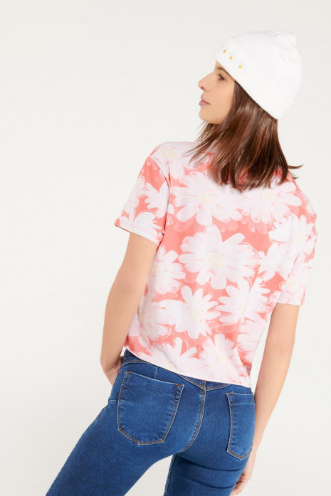 Camiseta manga corta con estampado en frente.