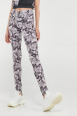 Leggins largos, con tela sublimada.