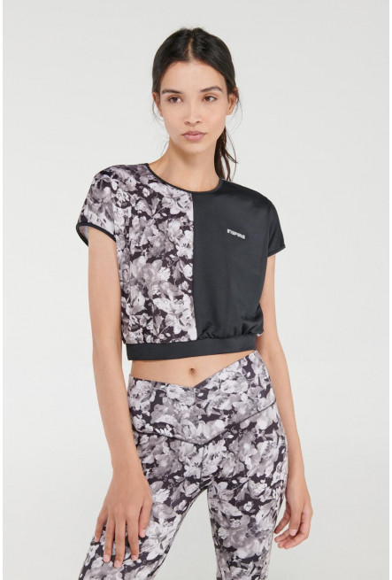 Camiseta Fit manga sisa con estampado.