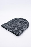 Gorro con arte gris oscuro