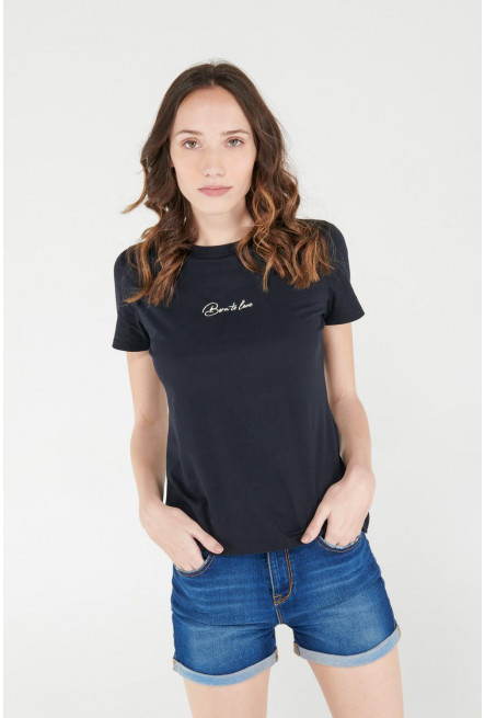 Camiseta cuello redondo, manga corta con estampado.