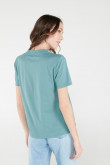 Camiseta manga corta unicolor.