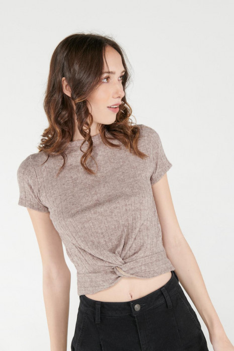 Camiseta chic manga corta con tela importada.