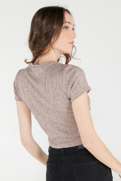 Camiseta chic manga corta con tela importada.