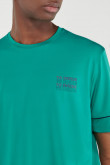 Camiseta Fit manga corta, con estampado.