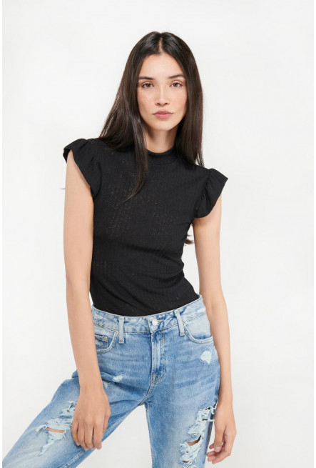 Camiseta chic manga sisa con tela importada.