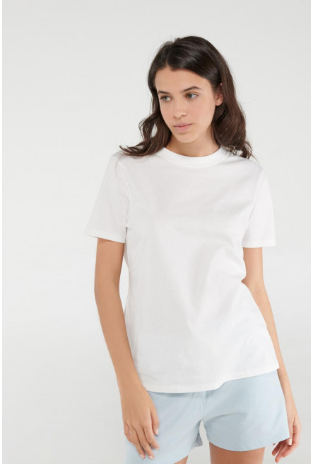 Camiseta manga corta unicolor.