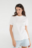 Camiseta manga corta unicolor.