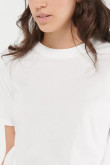 Camiseta manga corta unicolor.