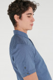 Camisa manga corta azul oscuro estampada