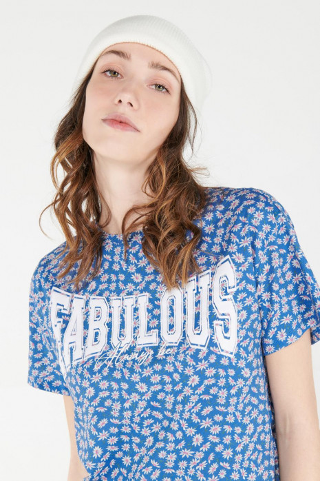 Camiseta manga corta con estampado en frente.