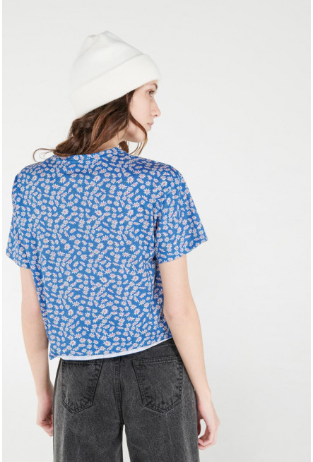 Camiseta manga corta con estampado en frente.
