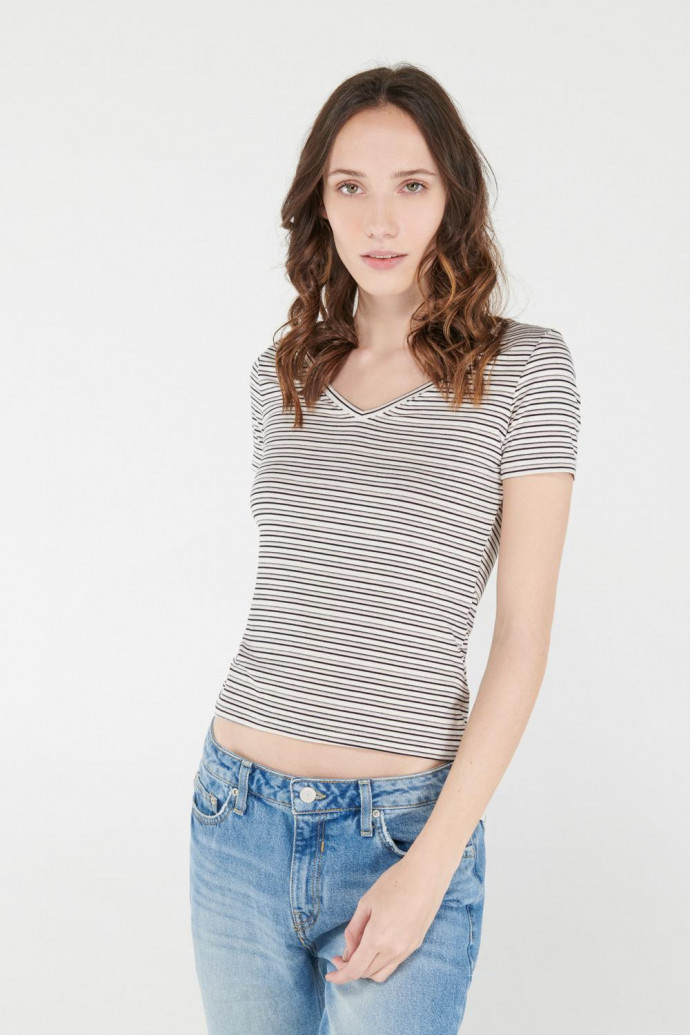 Camiseta básica, manga corta con cuello en V