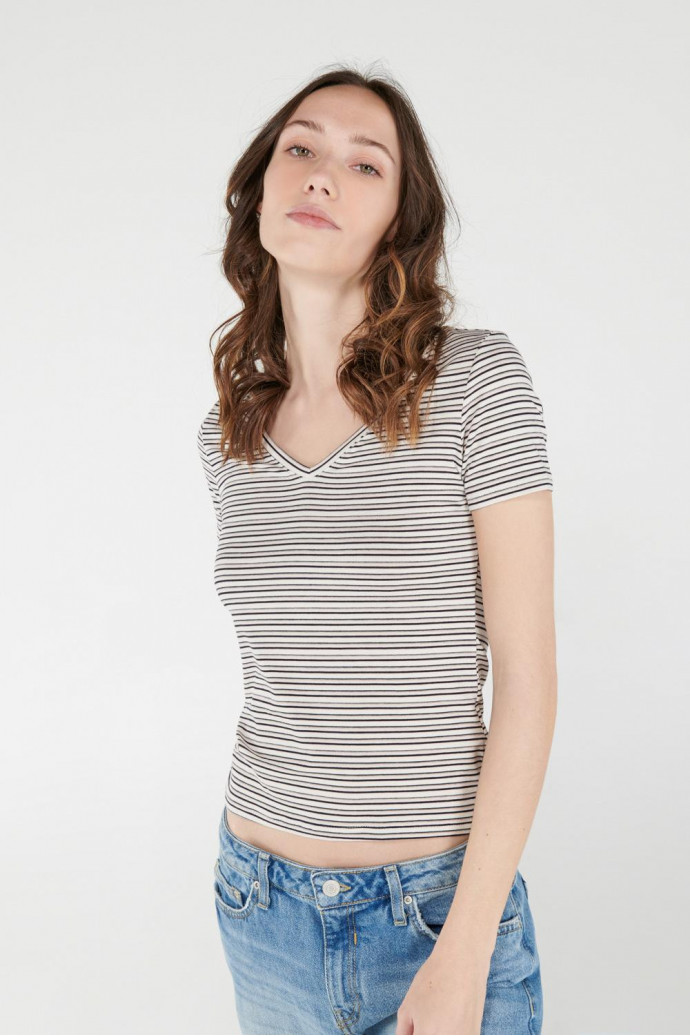 Camiseta básica, manga corta con cuello en V