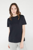 Camiseta manga corta unicolor.