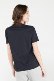 Camiseta manga corta unicolor.