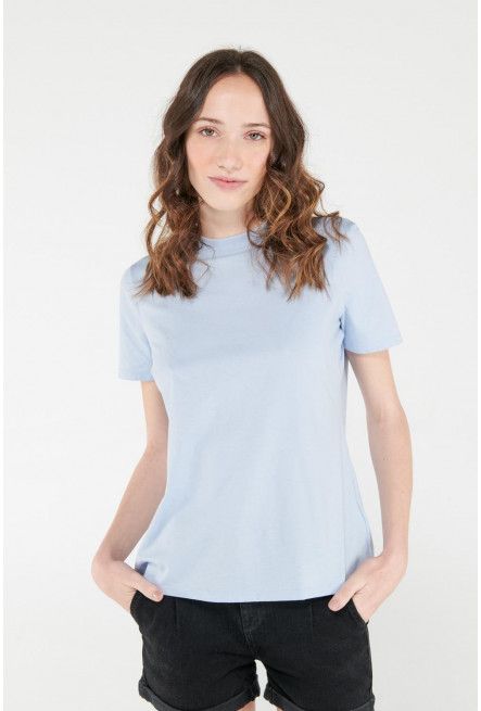 Camiseta manga corta unicolor.