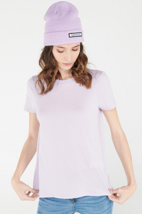 Camiseta manga corta unicolor.
