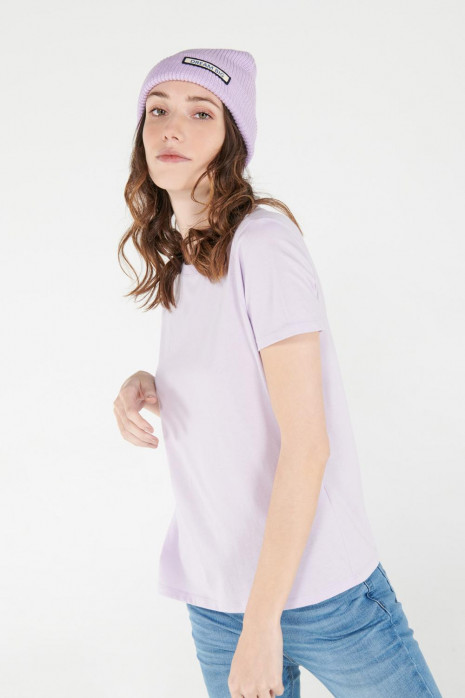 Camiseta manga corta unicolor.