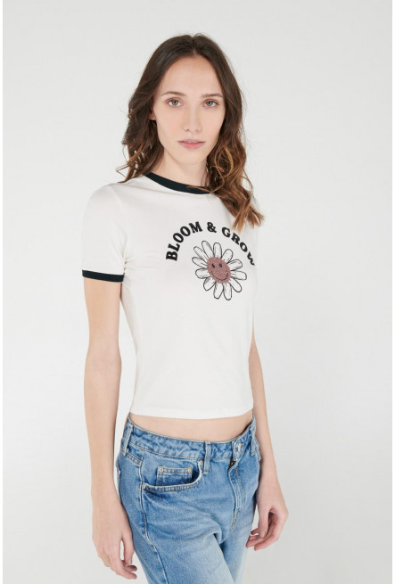 Camiseta manga corta con estampado y aplique en frente