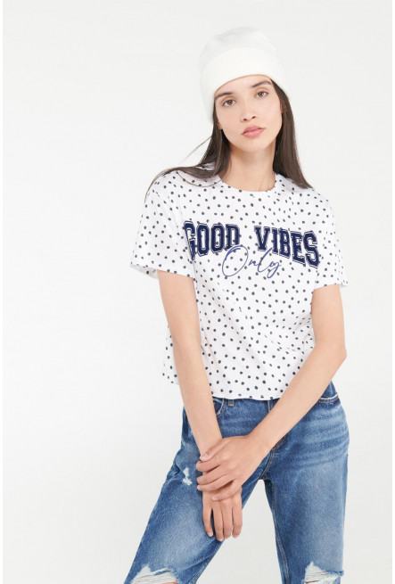 Camiseta manga corta con estampado en frente.