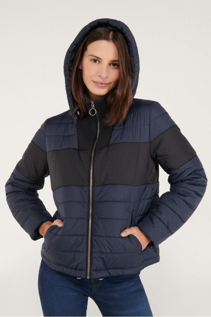 Chaqueta acolchada con capota