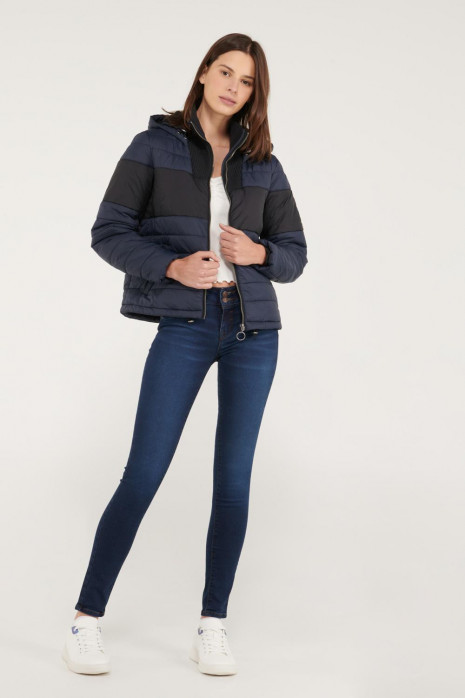 Chaqueta acolchada con capota