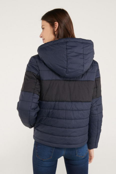 Chaqueta acolchada con capota