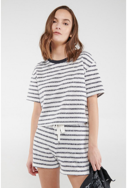 Camiseta manga corta, líneas.