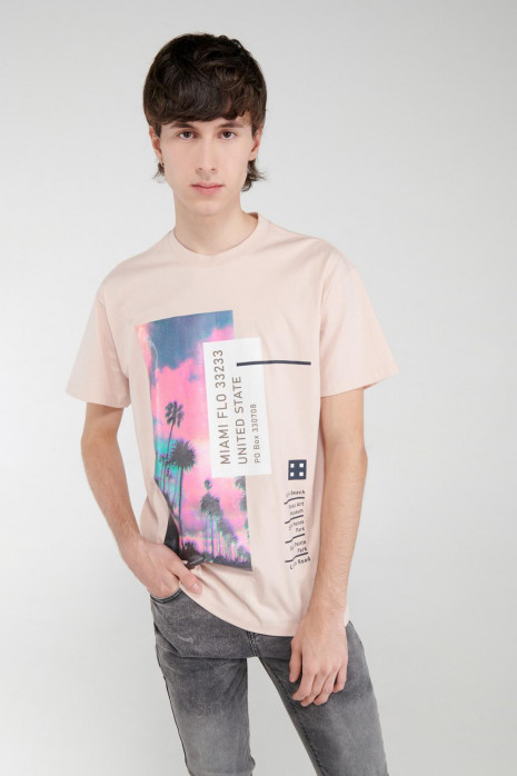 Camiseta manga corta con estampado.