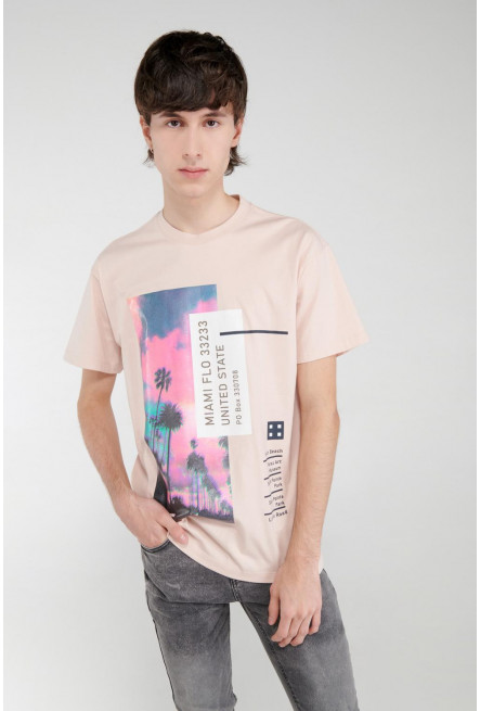 Camiseta manga corta con estampado.