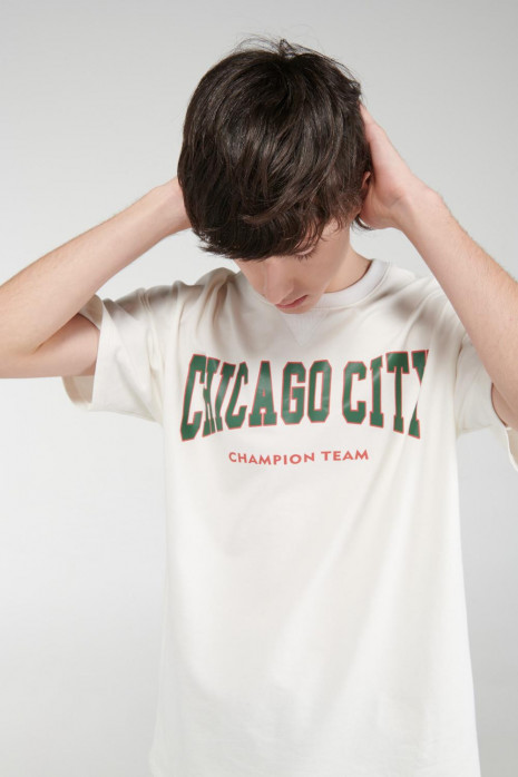 Camiseta manga corta con estampado.