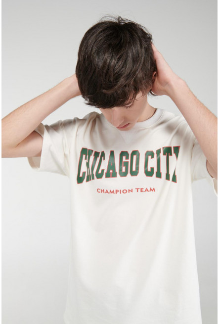 Camiseta manga corta con estampado.
