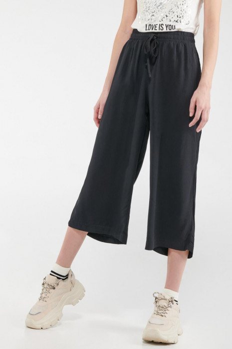 Pantalón culotte con cordón.