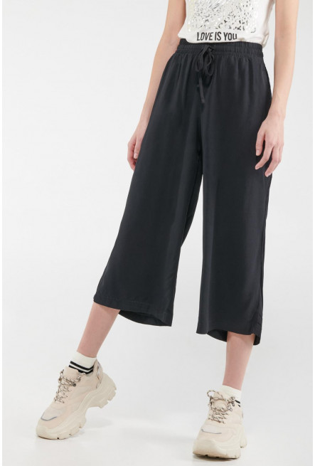 Pantalón culotte con cordón.