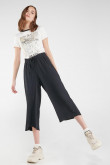 Pantalón culotte con cordón.