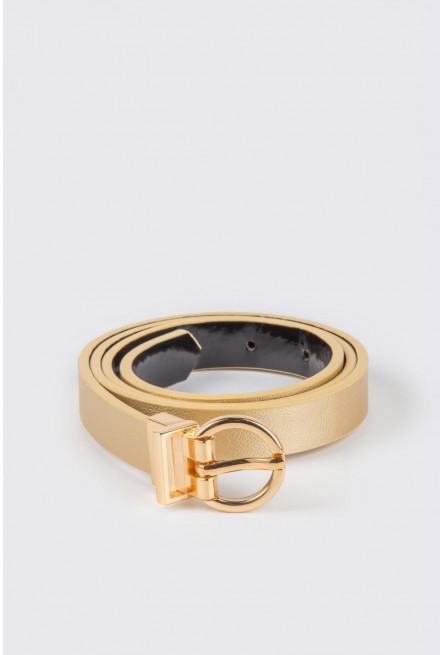 Cinturón hebilla metalica.