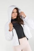 Chaqueta liviana con capota