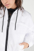 chaqueta-liviana-con-capota