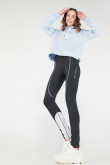 Leggins largos con cortes y estampado.