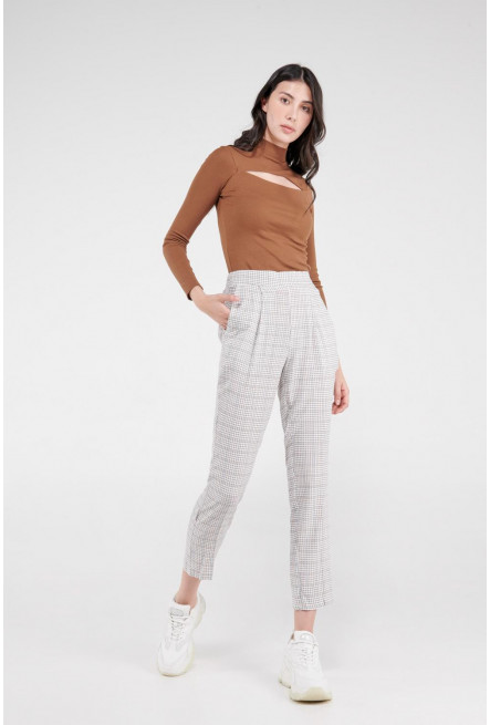 Pantalón tiro alto estampado.