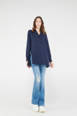 Blusa unicolor, aberturas en costados