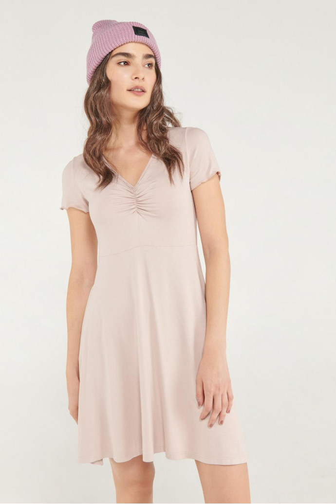 Vestido corto, unicolor manga corta.