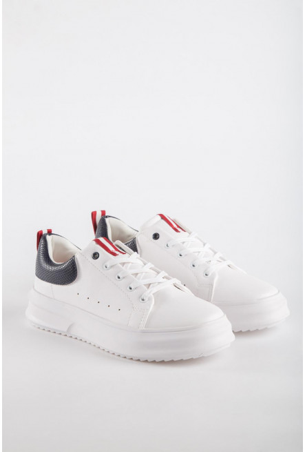 Tenis urbanos contraste posterior.