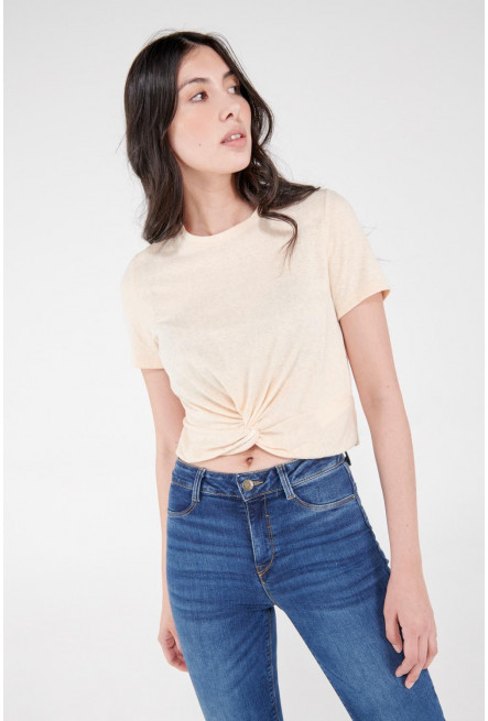 Camiseta manga corta, unicolor con nudo en frente.