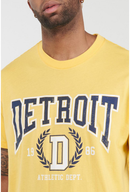 Camiseta manga corta con estampado.