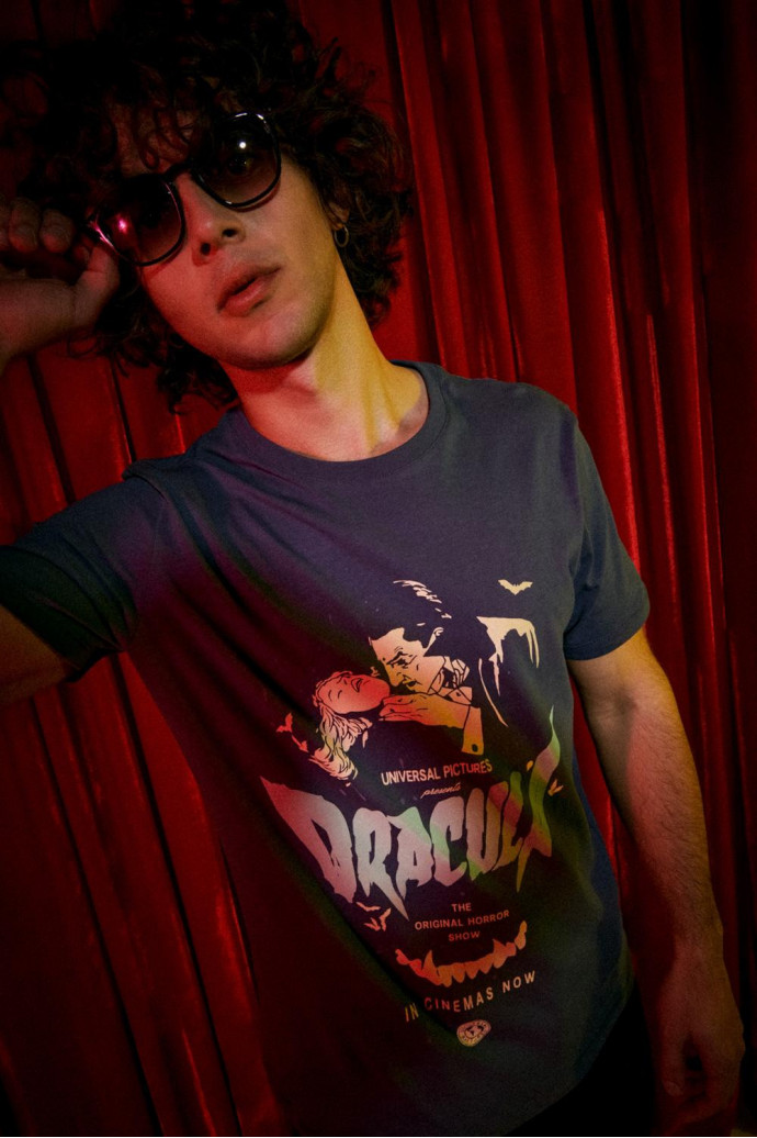 Camiseta manga corta, estampado de  Drácula.